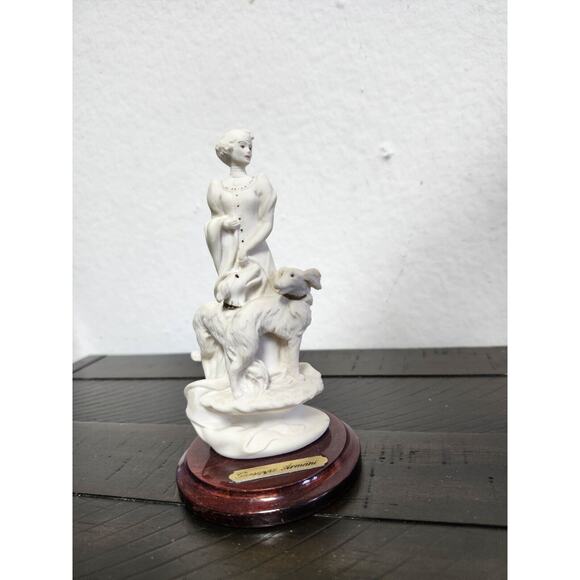 1993 Giuseppi Armani Figurine Woman with Dogs Wooden Base Signed Made in Italy5" - Picture 4 of 9